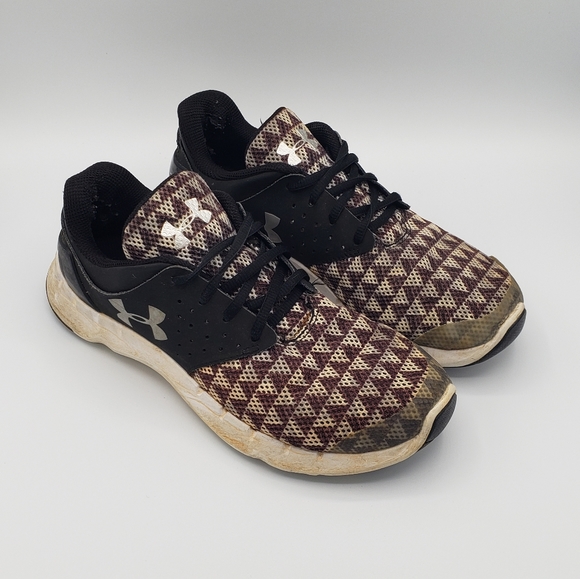 Under Armour Other - 3/$20 Under Armour triangle pattern sneakers shoes